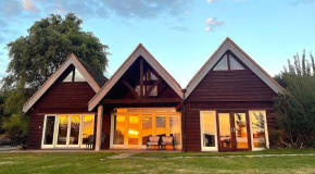 House on the Brooks Self catering Holiday let South Downs West Sussex Sleeps 14